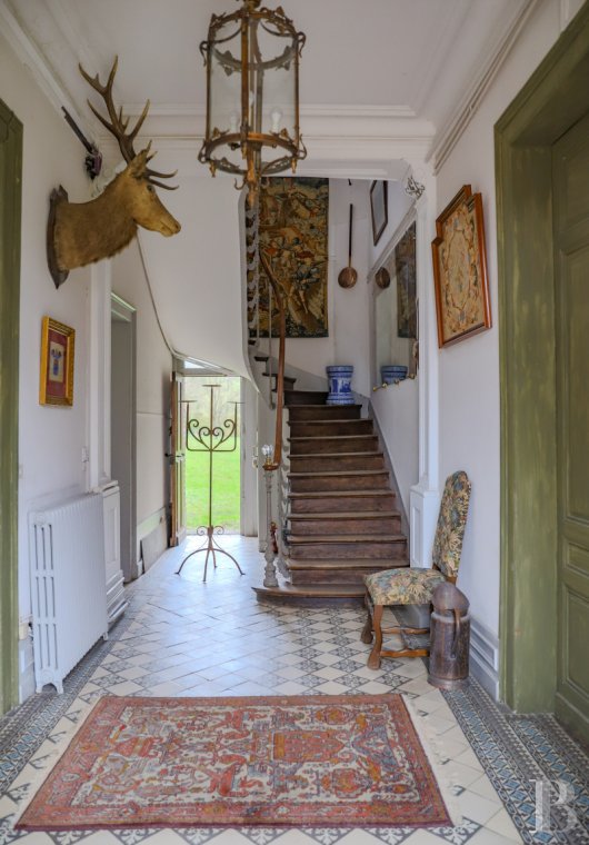Dans le  Calvados, au pied de la  Basilique de Lisieux un manoir médiéval du 16e siècle. - photo  n°6